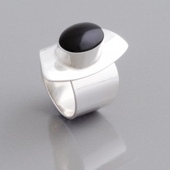 Ring mit schwarzem Onyx, Größe 60