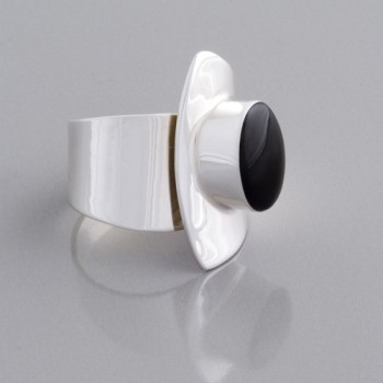 Ring mit schwarzem Onyx, Größe 60