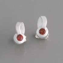 Granat-Ohrstecker