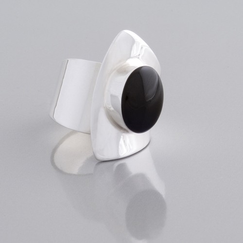 Ring mit schwarzem Onyx, Größe 56